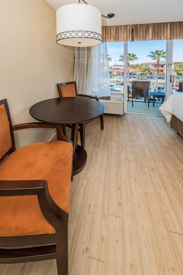 Dreamview Beachfront & Hotel 3*