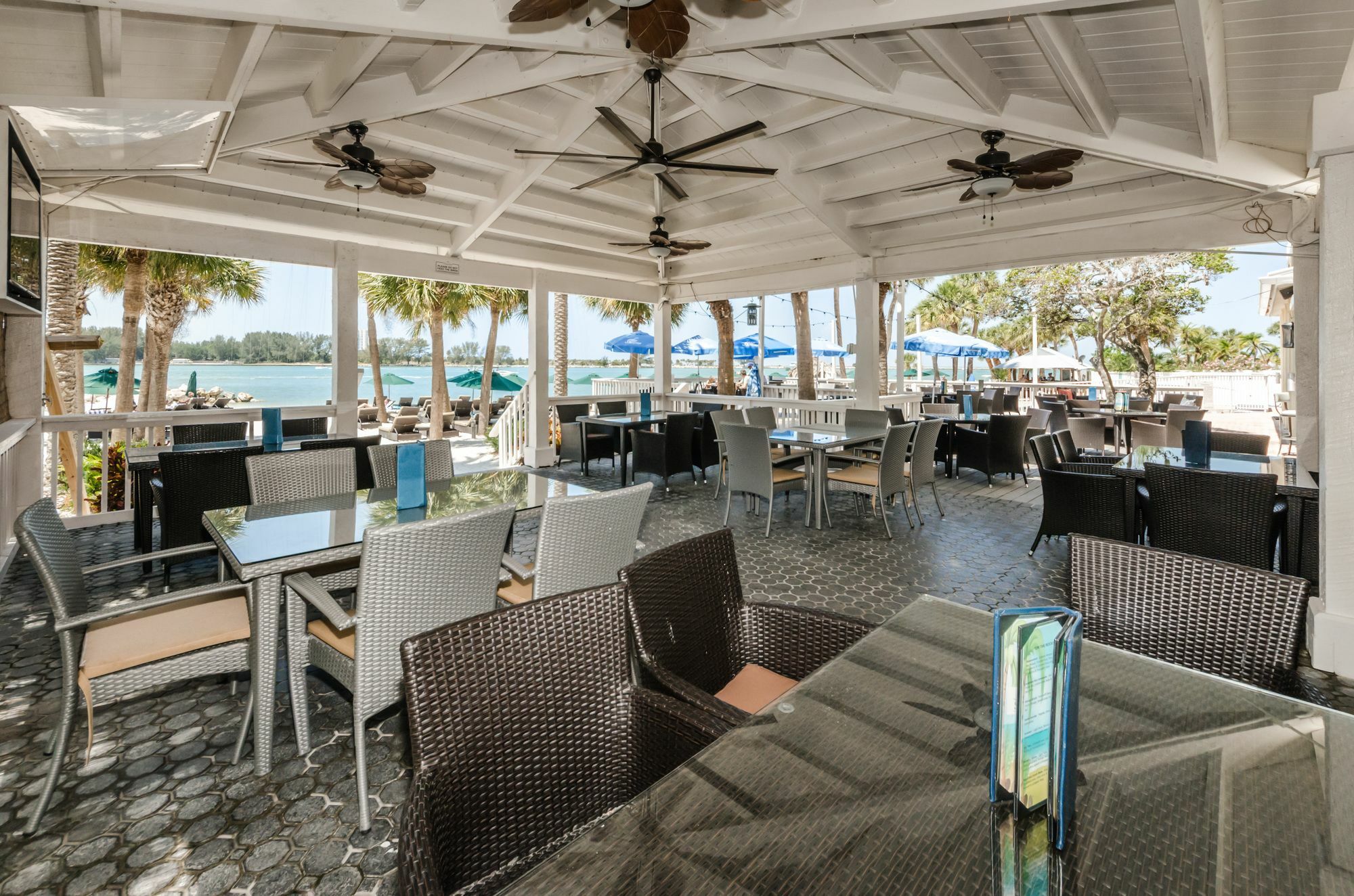 Dreamview Beachfront & Hotel