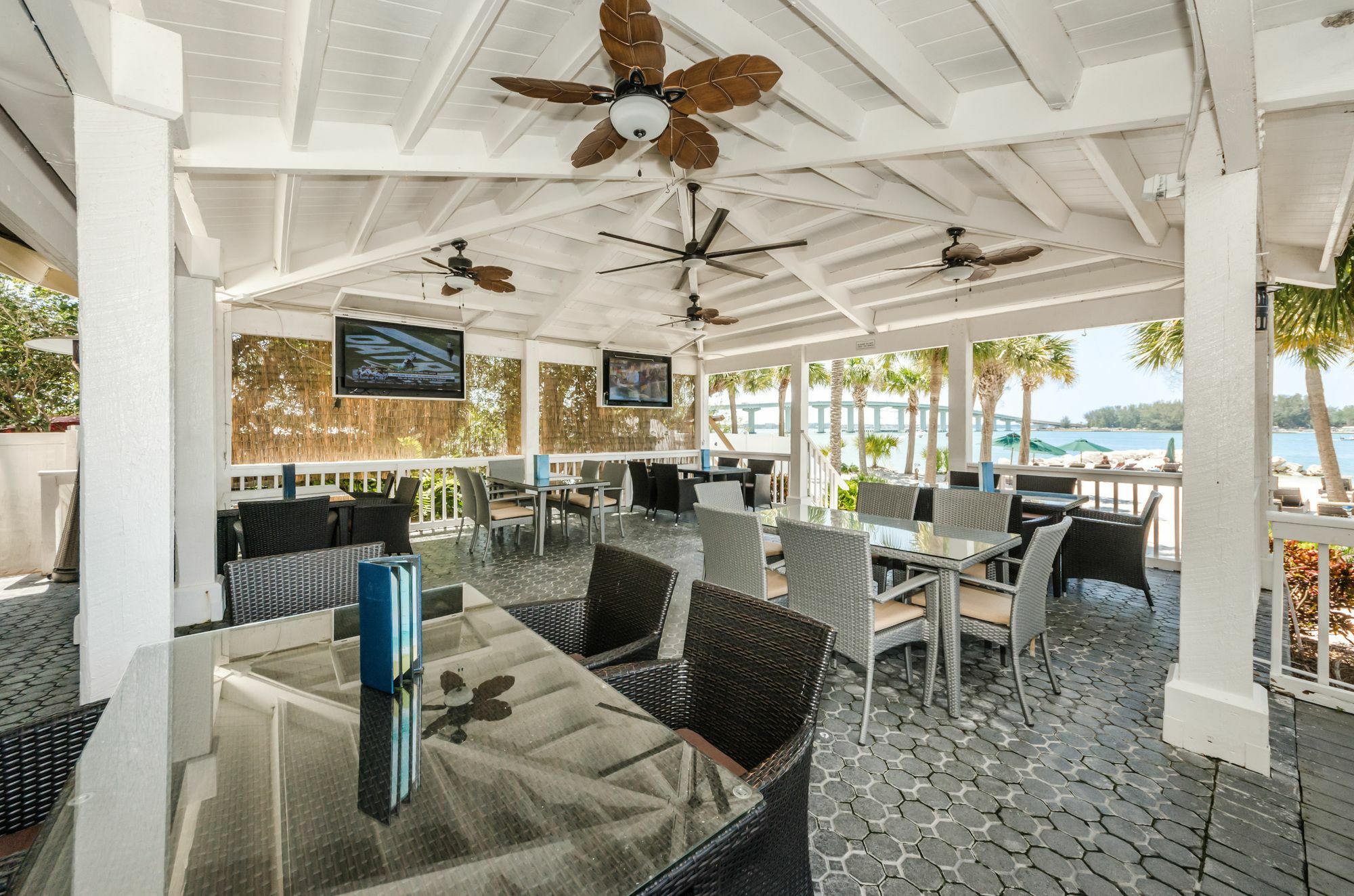 Dreamview Beachfront & 3* Clearwater Beach