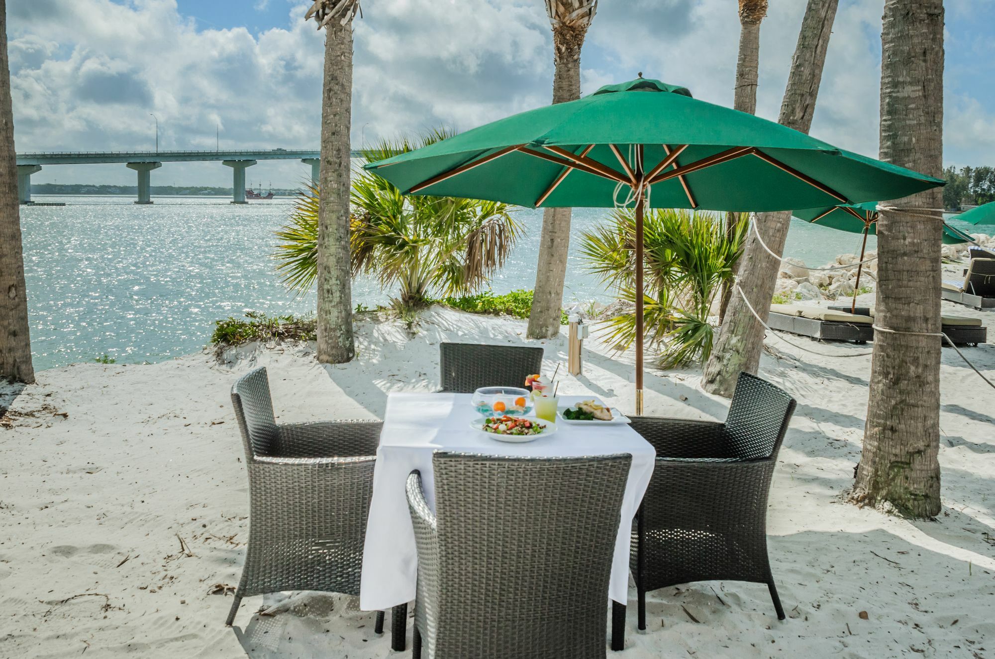 Dreamview Beachfront & 3*