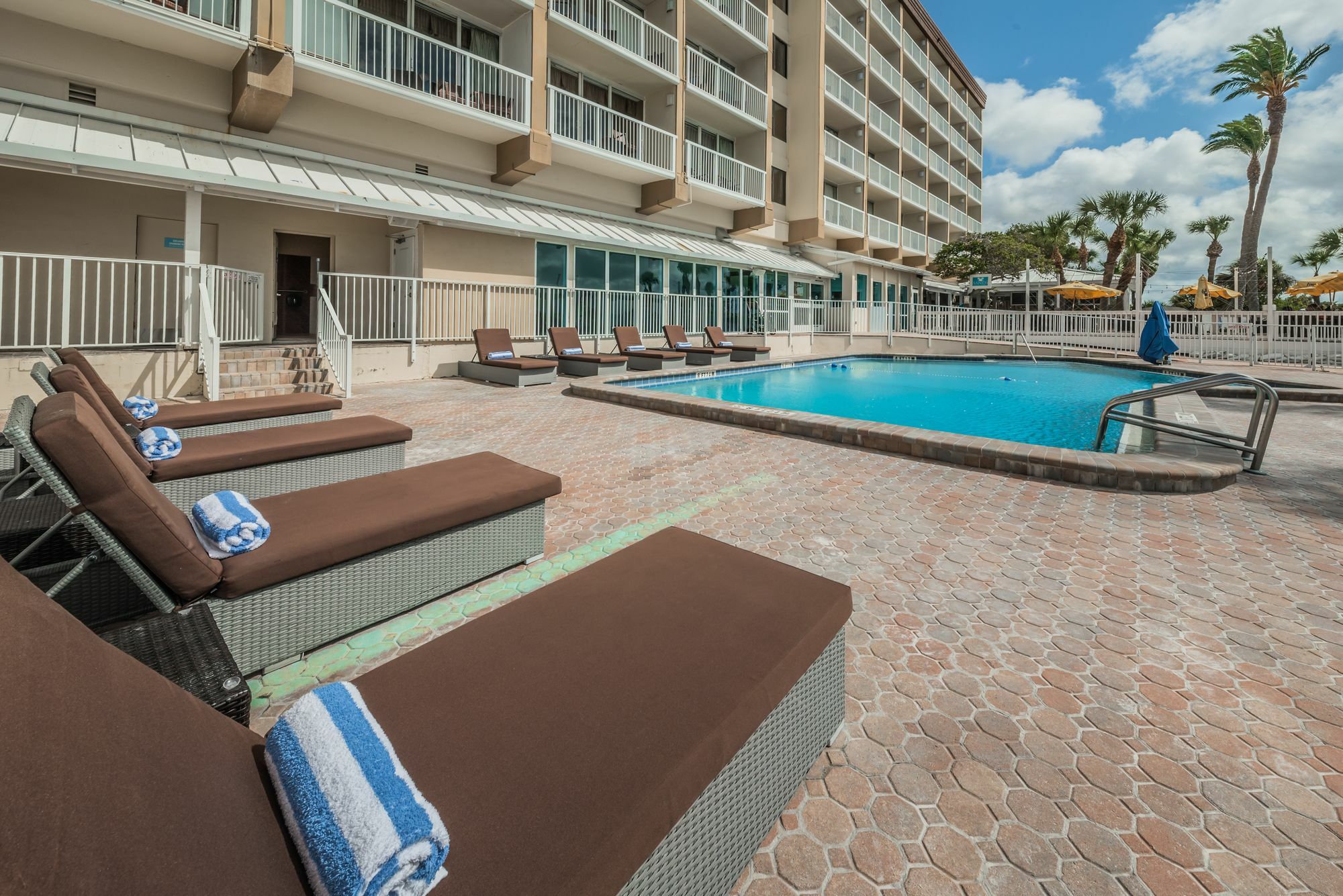 Dreamview Beachfront & Hotel Clearwater Beach