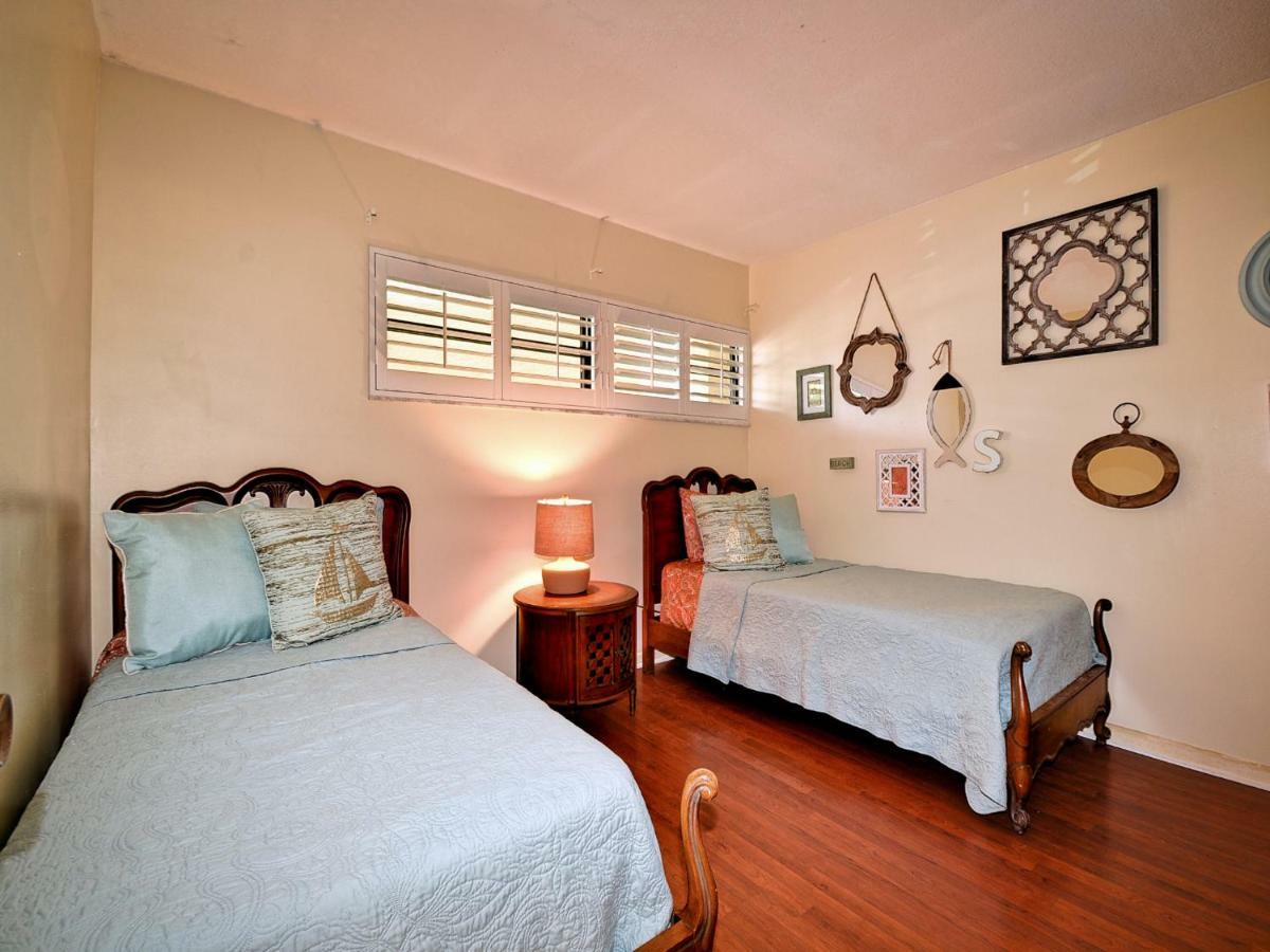 Mont Martre 216 Beachfront 2 Bedroom 2 Bath At Mont Martre 23117 * Clearwater Beach