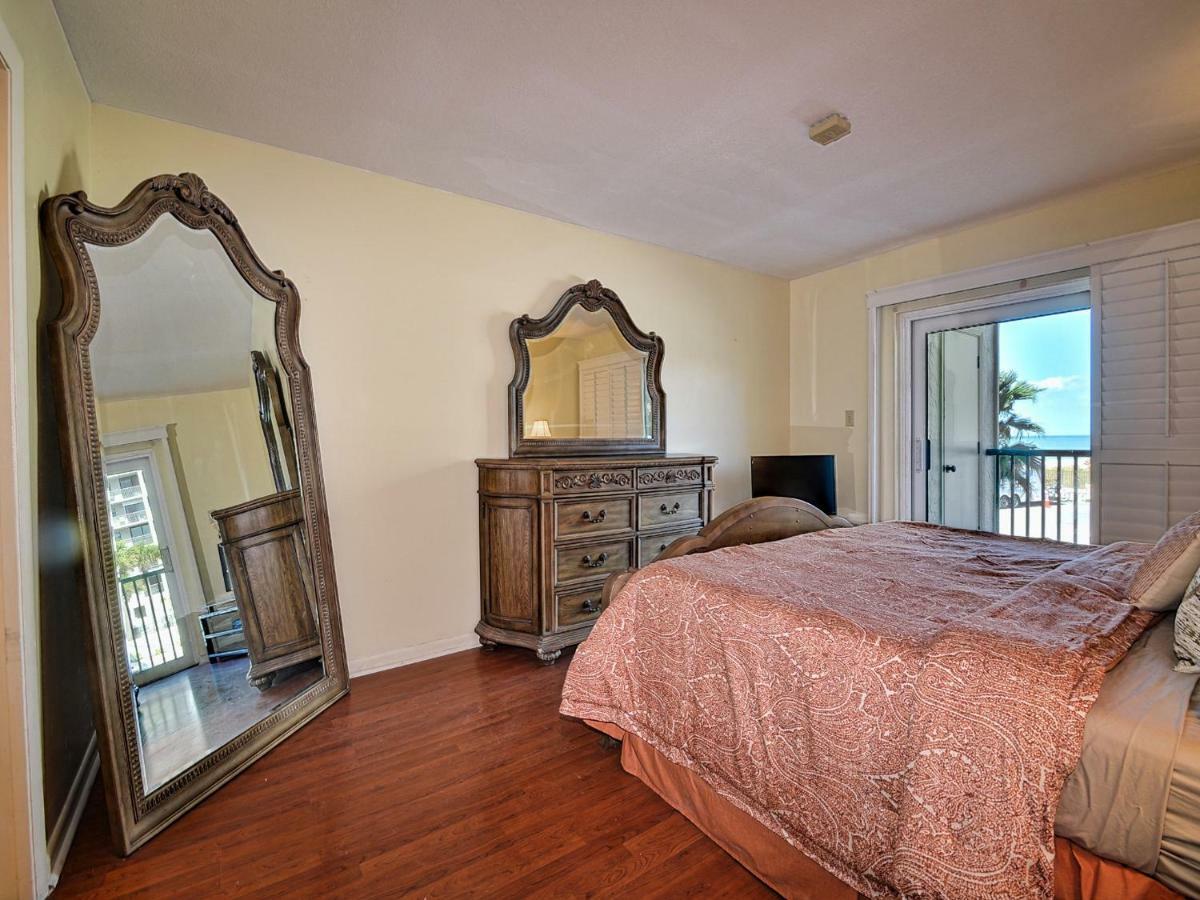 Apartment Mont Martre 216 Beachfront 2 Bedroom 2 Bath At Mont Martre 23117 Clearwater Beach