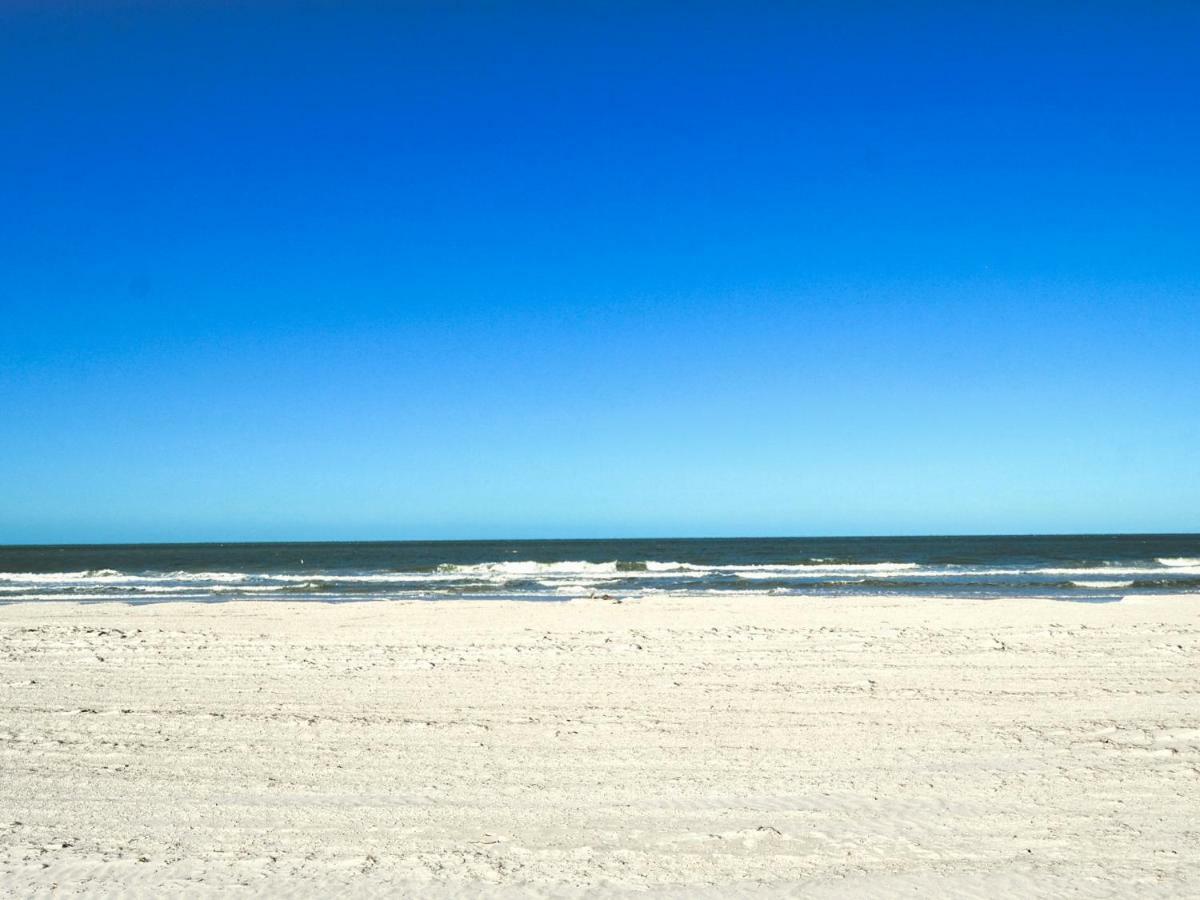 Mont Martre 216 Beachfront 2 Bedroom 2 Bath At Mont Martre 23117 Clearwater Beach