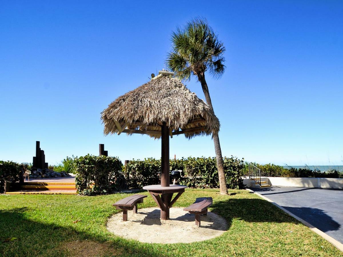 Apartment Mont Martre 216 Beachfront 2 Bedroom 2 Bath At Mont Martre 23117