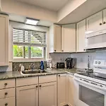 Breezy Belleair Beach Condo - 12 Steps To Shore!