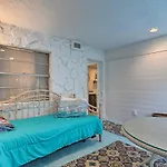 Breezy Belleair Beach Condo - 12 Steps To Shore!