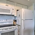 Breezy Belleair Beach Condo - 12 Steps To Shore!