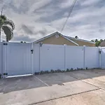 Bayside Pad With Pool Access And Dock Half Mi To Beach