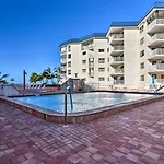 Beachfront Indian Shores Condo - Pool And Hot Tub!