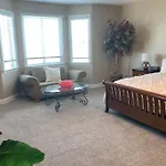 Luxury And Spacious Waterside Getaway