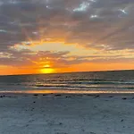 Indian Rocks Beach Home - 2 Blocks To Beach!