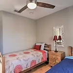 Coastal Sea Side Townhome - Walk To Beach!