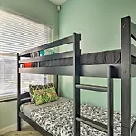 Colorful Townhome, Steps To Clearwater Beach!