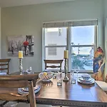 Colorful Townhome, Steps To Clearwater Beach!
