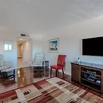 Bay Shores Yacht & Tennis 208, 2 Bedrooms, Sleeps 6, Heated Pool, Spa, Bay View