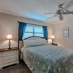 Bay Shores Yacht & Tennis 208, 2 Bedrooms, Sleeps 6, Heated Pool, Spa, Bay View