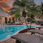 Paradise Point - Secluded Waterfront Oasis Near The Beach