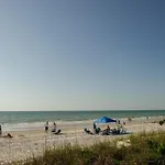 Waterfront Apt, 3 Min Walk To Beach,Boats Welcome
