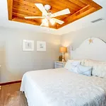 Indian Rocks Beach Cottage, Walk To Beach!