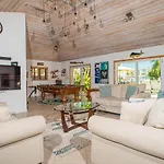 Bay Breeze House Waterfront Home With Pool