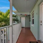 2 Bed-1 Bath With Sunroom, Private Pool And Beach Access!
