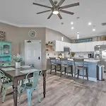 Perfect 2-Bed 2-Bath Townhome With 1390 Sq Ft And Garage By The Beach