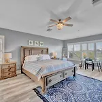 Perfect 2-Bed 2-Bath Townhome With 1390 Sq Ft And Garage By The Beach