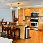 4 Bed And 2 And A Half Bath, Minutes From The Beach!