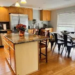 4 Bed And 2 And A Half Bath, Minutes From The Beach!