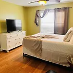 4 Bed And 2 And A Half Bath, Minutes From The Beach!