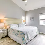 Walk To Beach Condo With Pool In Indian Shores!
