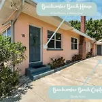 Beachcomber Beach House - Weekly Rental Just Steps To White Sand Beach! Home