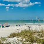 Pelican Beach Studio 7