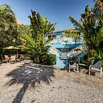 Blue Water Beachside Villa 4