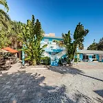 Blue Water Beachside Villa 4