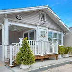 Island Vibes House