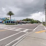 Vibrant Condo - Walk To Indian Rocks Beach!