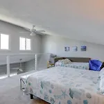 Walk To Beach Condo With Pool In Indian Shores!