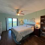 Bayshore Yatch Tennis Condo 2Br 3 Beds, Walking Distance To Beautiful Quite Beach