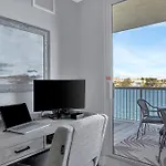 Waterfront -3Br - 2Kings -Pool Balcony - Beach