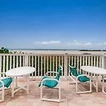 Crescent Beach Club 8C