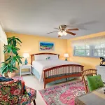 Narcissus Beach House - Weekly Beach Rental