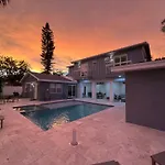 Cheerful 7 Bdrm Home With Private Pool One Block From Beach