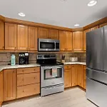 5F Crescent Beach Club