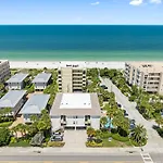 Beachside Bliss: Cozy Condo Escape Awaiting You!