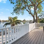 Luxury-4 Primary Bedrooms-Waterfront-King Beds
