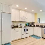 Waterfront Condo With Water Park, Walk To The Beach!