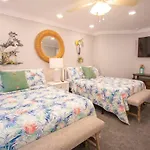 Oceanside Treasure By Goldencoastrentals