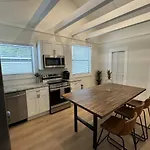 Family Spacious Mid-Century Oasis